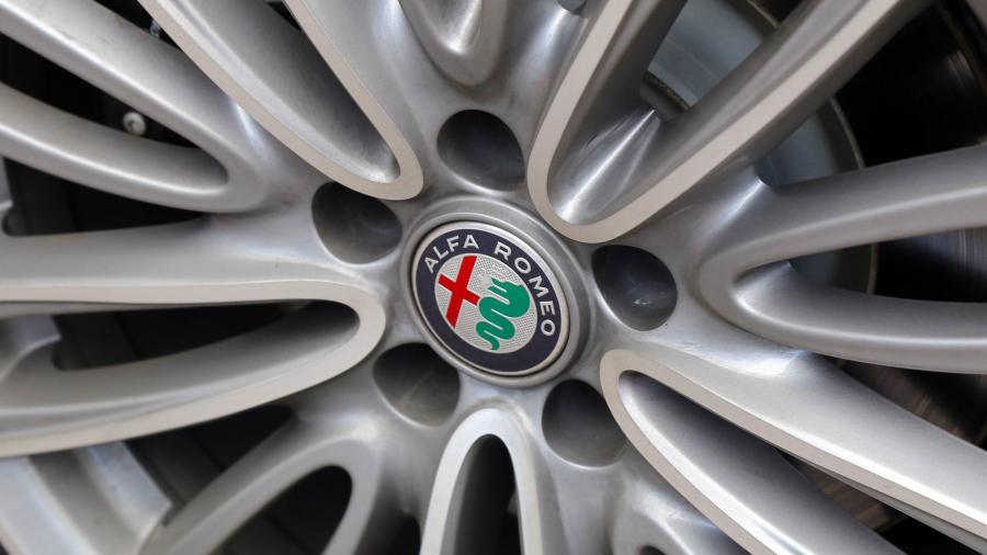 Колеса Alfa Romeo Giulia Ti Lusso Q4 2017 года  (NA) (фото 24 из 26)